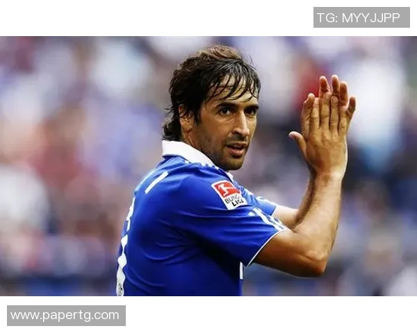 足球明星们的新年头像大比拼展现个性与风采的精彩瞬间